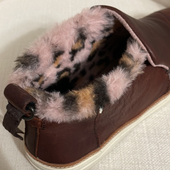 NWT TOMS Paxton Leather Faux Leo Fur Chukkar Sneaker Size 11 - Picture 8 of 13